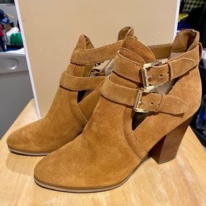 EUC Michael Kors Sz 8 Suede Camel Ankle Booties